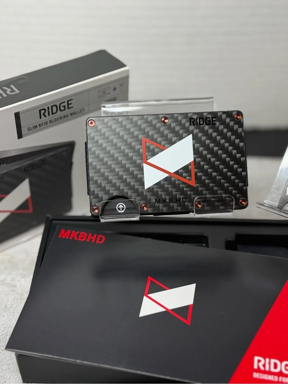 RIDGE WALLET | CARBON FIBER 3K w/RED PVD SCREWS+BLK FEARLESS KEYCHAIN MULTI-TOOL